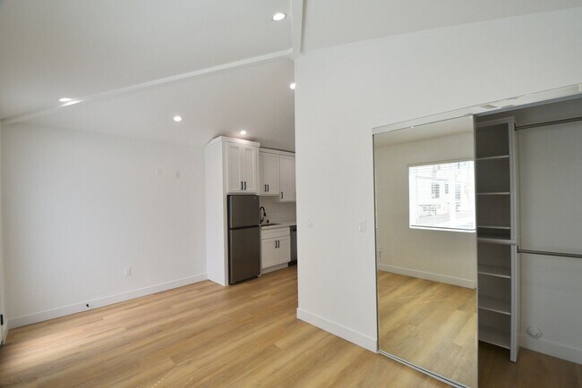 10839 Moorpark St Unit 37