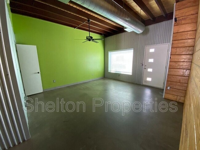 Photo - 2121 W Hayward Ave