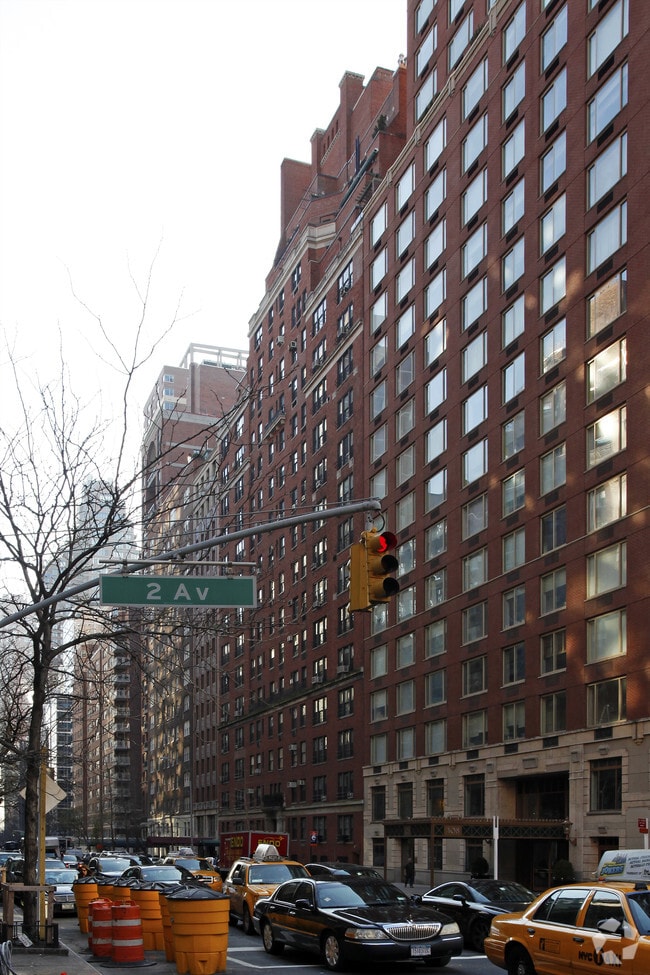 Primary Photo - 320 E 72nd St