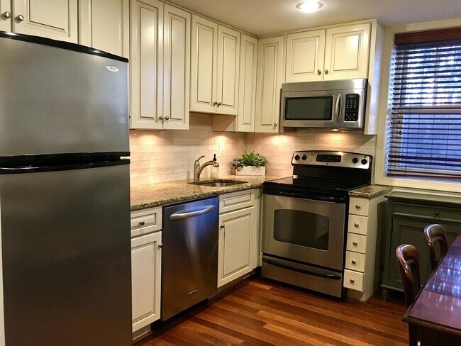 Photo - 337 Maryland Ave NE Unit 5