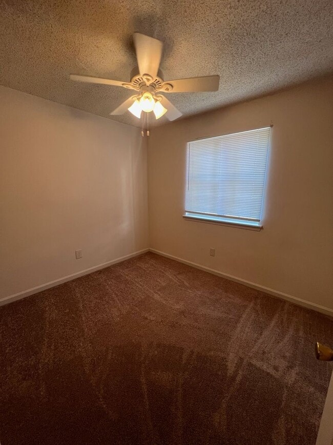 Photo - 4 Bedroom Apartment in Downtown Athens - S... Unit 17