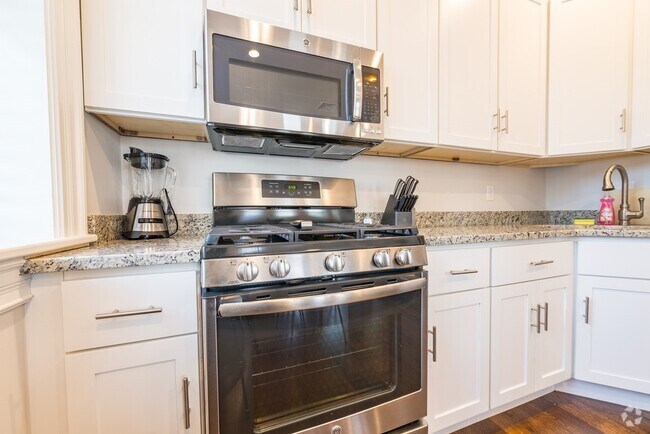 Building Photo - 2044 Beacon St Rental