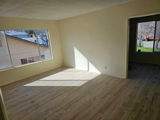 Photo - 633 Pasadena Trail