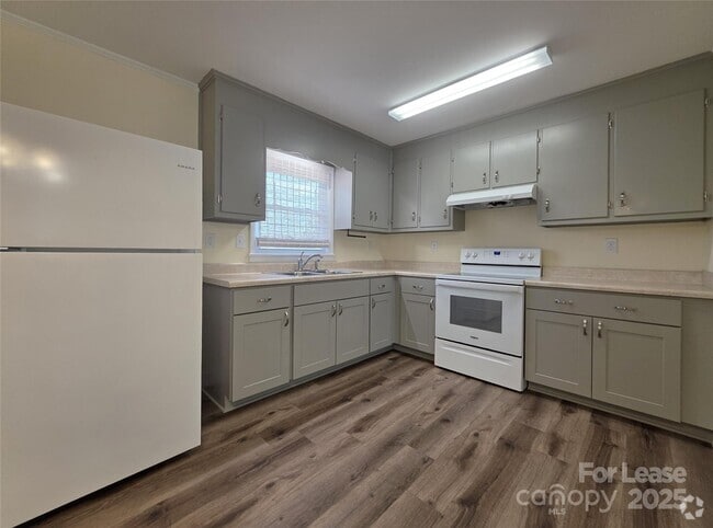 Building Photo - 304 Crescent St Unit 3 Rental