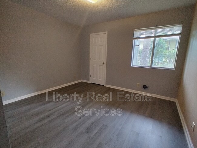 Photo - 910 Brett Dr Unit Apt 81