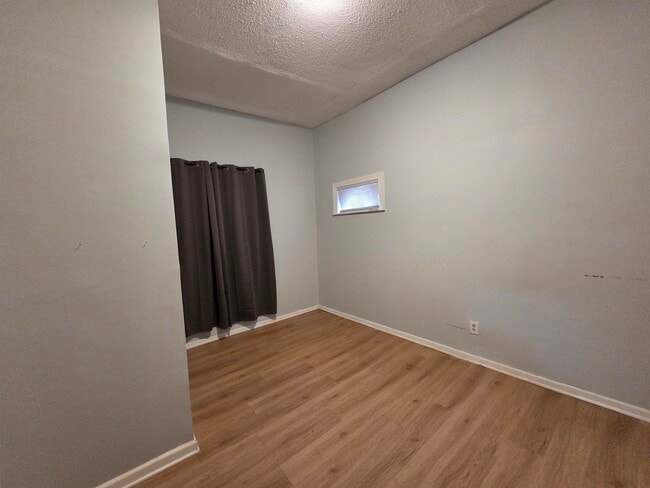 Photo - 993 Oakview St