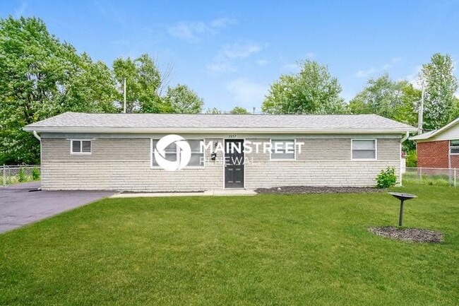 Building Photo - 4 Bedroom Pet-Friendly Home in INDIANAPOLI...