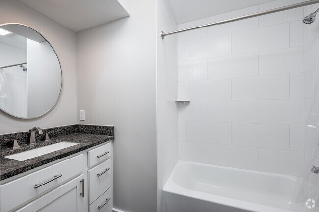 2BR, 2BA - 950SF - Primary Bathroom
