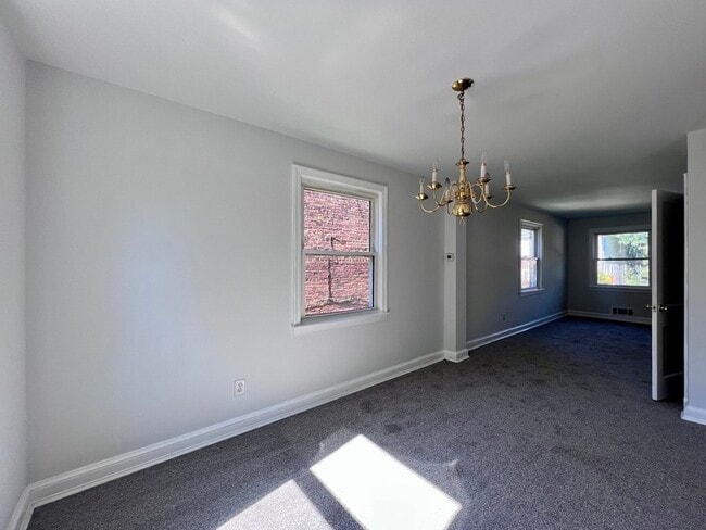 Photo - 3327 Dubois Pl SE