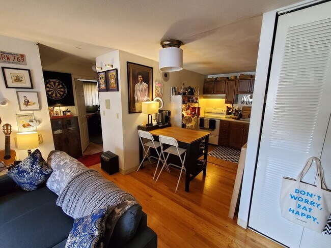 Photo - 245 Kelton St