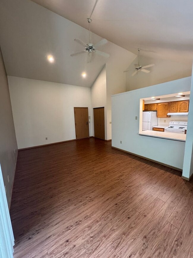 Building Photo - Timber Bluff Rental