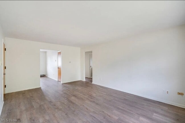 895 Cook Ave