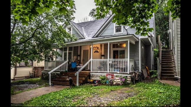 Photo - 1113 6th St E