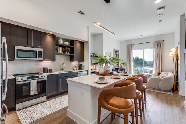 Pearl Bee Cave | Bee Cave, Texas | New Apartment Homes