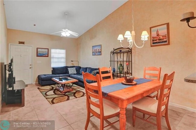 Building Photo - 2941 Riverside Dr Unit 307 Rental