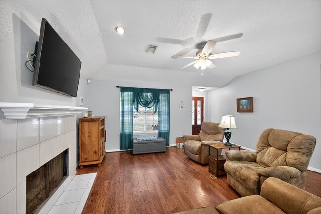 Photo - 1017 Pin Oak Dr