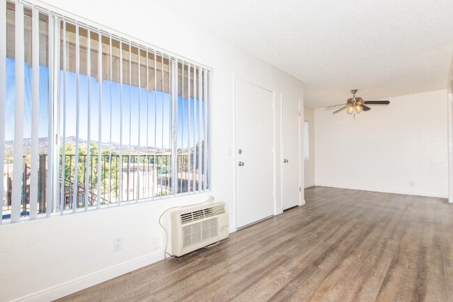 Photo - 800 E Bobier Dr