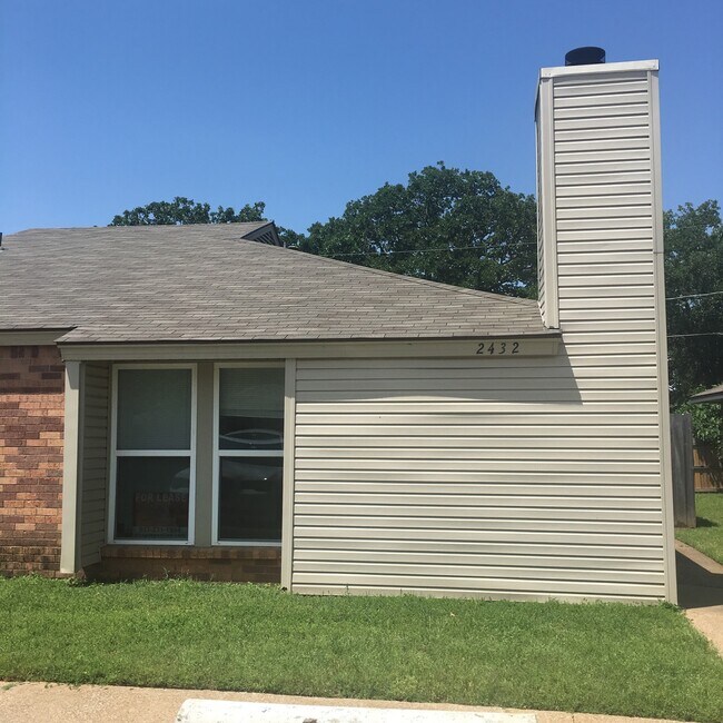 Photo - Cute 3/2 Duplex