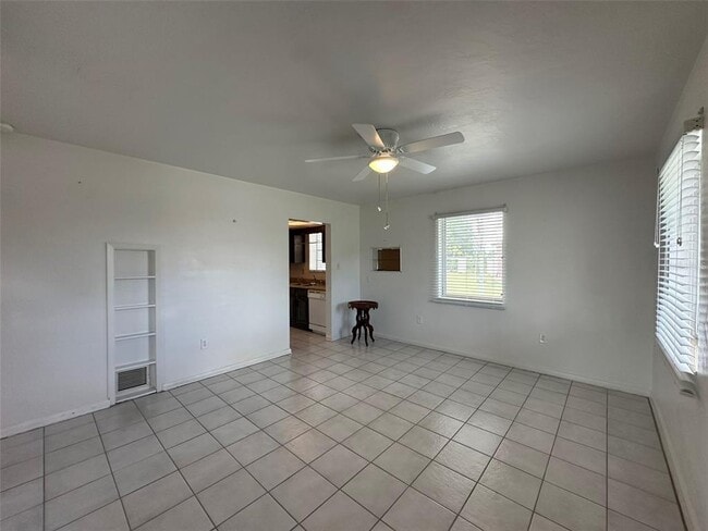 Photo - 8265 Shumock Ave