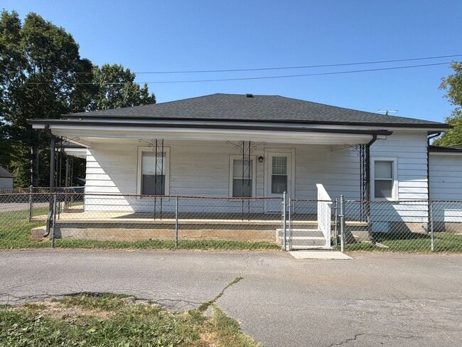 2515 Cedar Ln