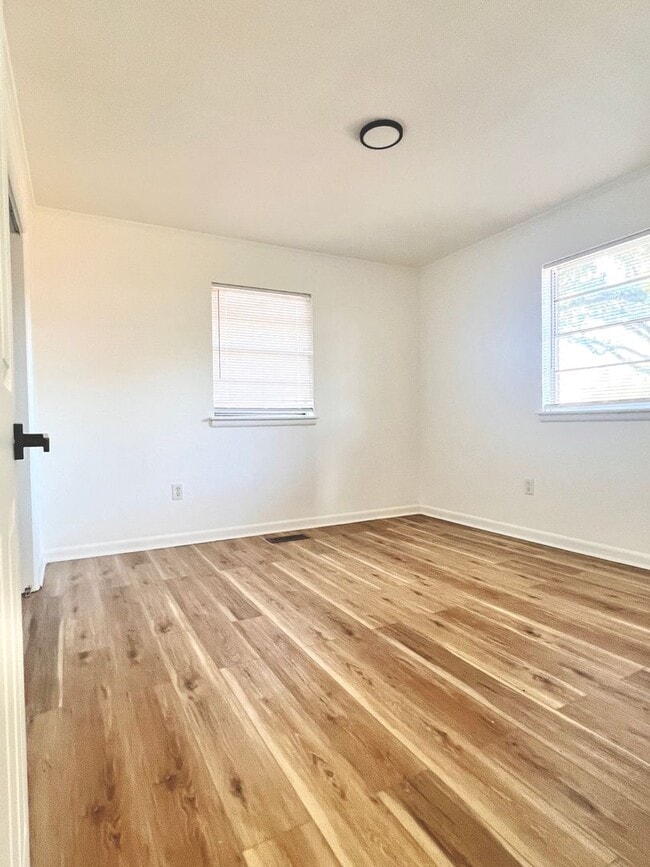 Photo - 400 W Scenic Dr