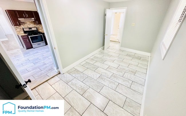 Photo - 888 Looney Ave