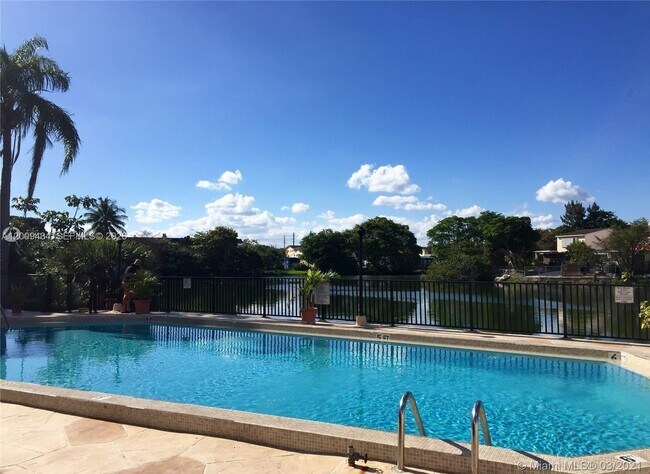 Building Photo - 1325 W 68th St Unit 514