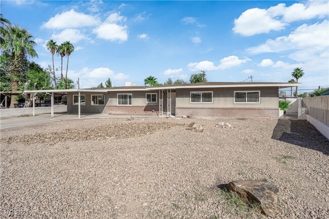 Photo - 105 Woodley St