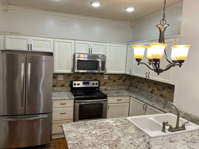 Kitchen - 505 Wallace Ave Unit 1