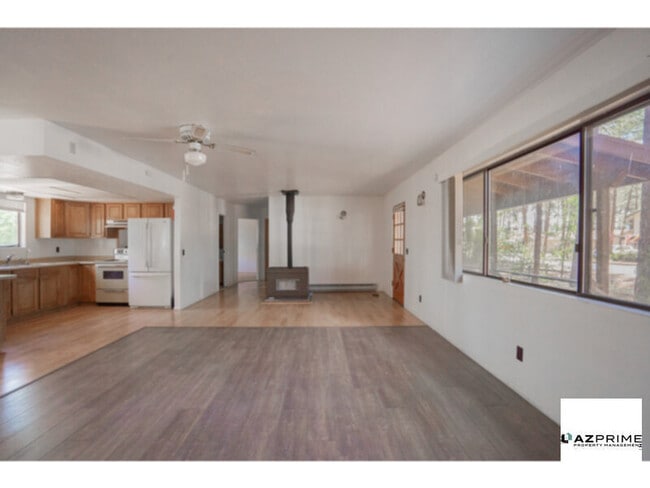 Photo - Discover your peaceful retreat in this charming 3/1 Lakeside home!
