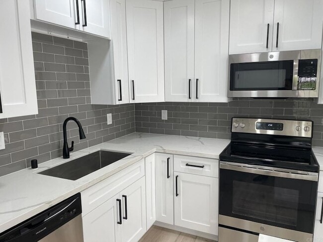 Building Photo - 1670 Forestdale Dr Rental