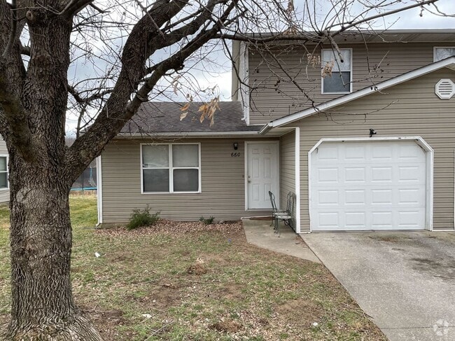 Building Photo - 660-662 W. Country Squire Ct. Unit 660 Rental