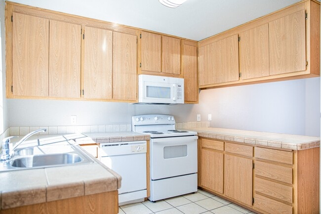 Building Photo - Pomona Townhomes