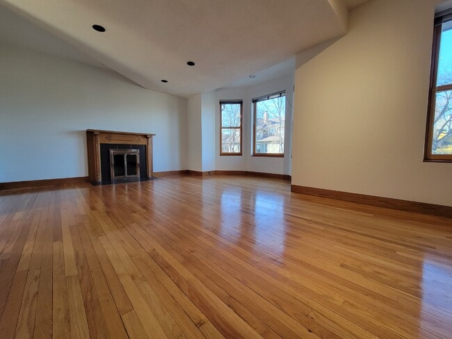 Photo - Charming Vintage Second Floor Duplex with In-Unit Laundry in Heart of Oak Park Unit 2F