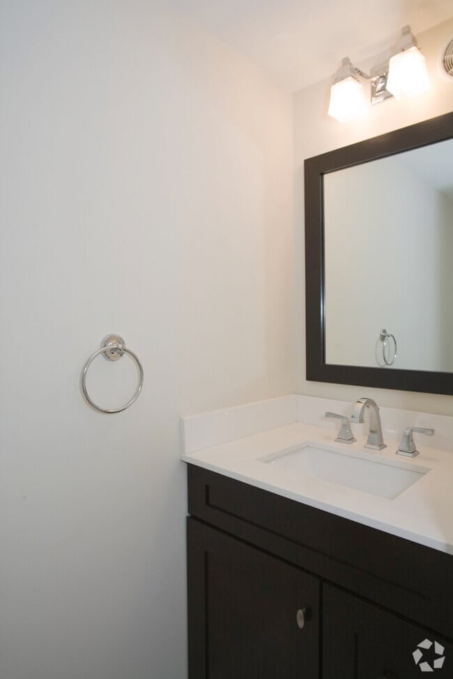 Building Photo - 660 Massachusetts Ave Unit 5 Rental