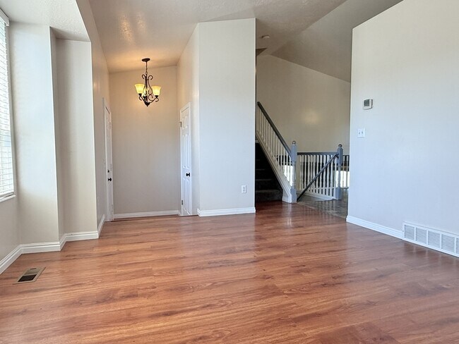 Photo - 2022 N 850 W