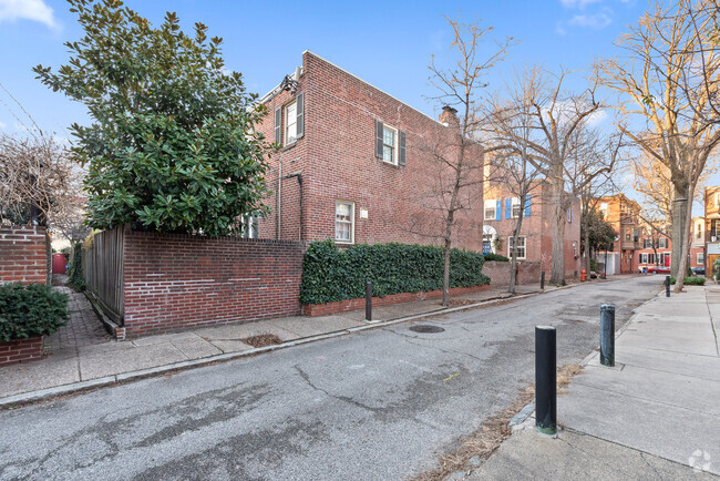 Building Photo - 408 S Croskey St Rental