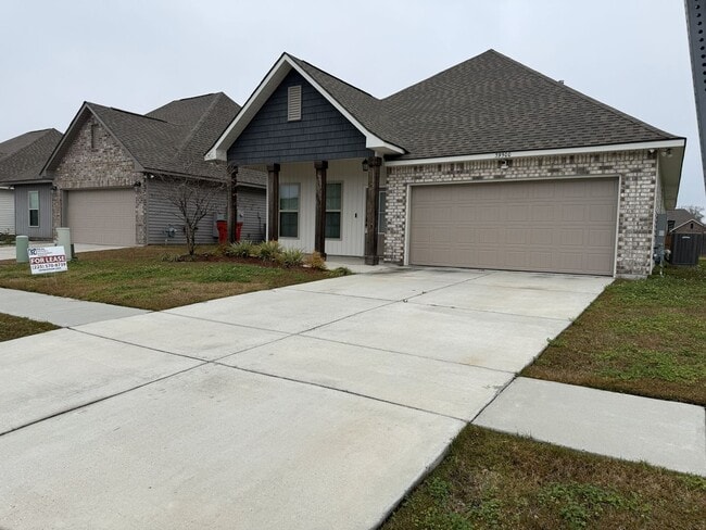 Photo - Spacious 4BR, 2BA Home in coveted Cambre Oaks Subdv - Gonzales