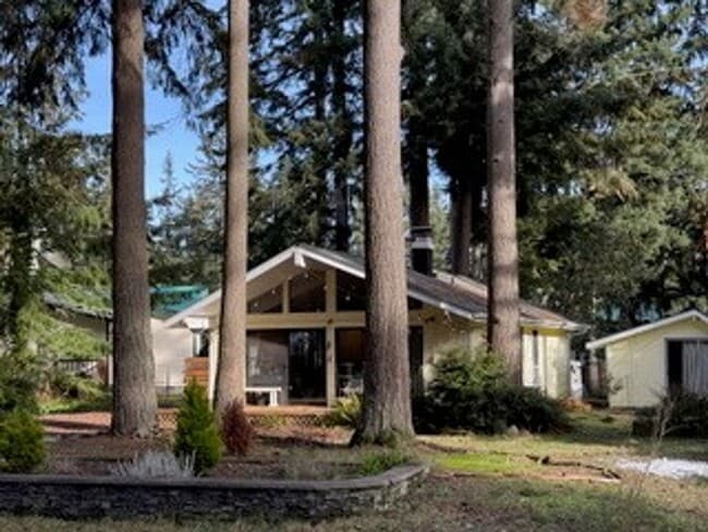 Photo - Cute Clinton Cabin Style Home!