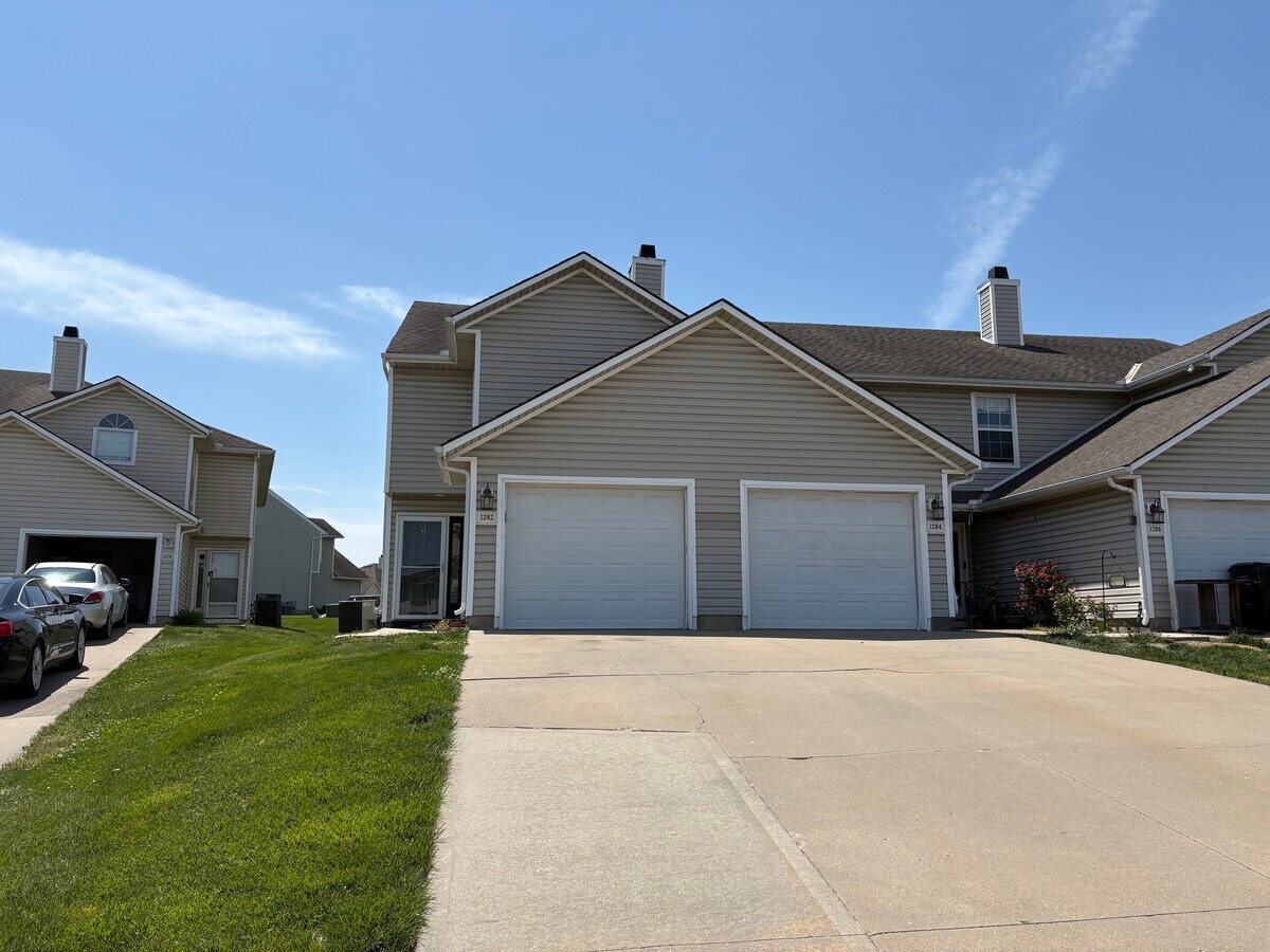 Photo - 1282 NW Phelps Ct