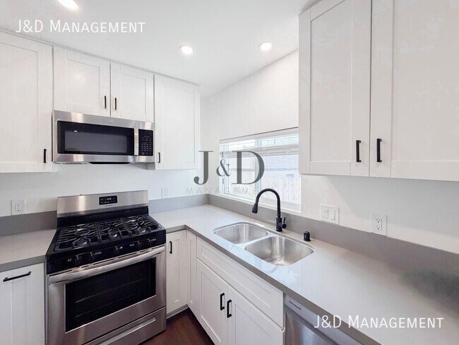 Photo - 725 E 22nd St