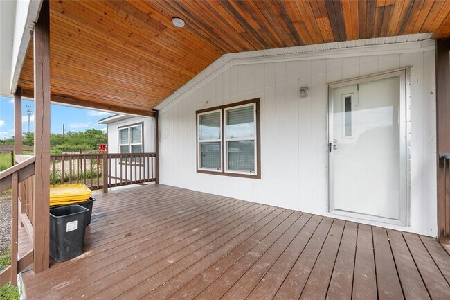 360 Shady Oaks Dr
