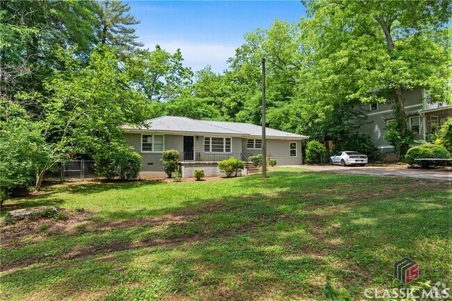 Building Photo - 135 Hillside St Rental