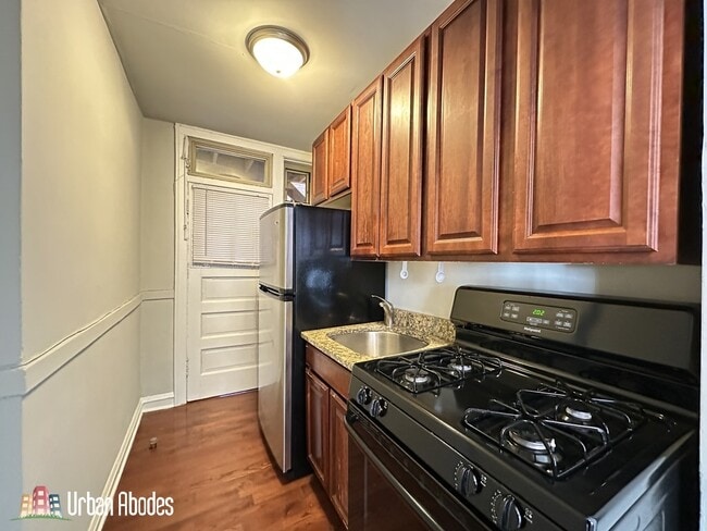 Photo - 528 W Surf St