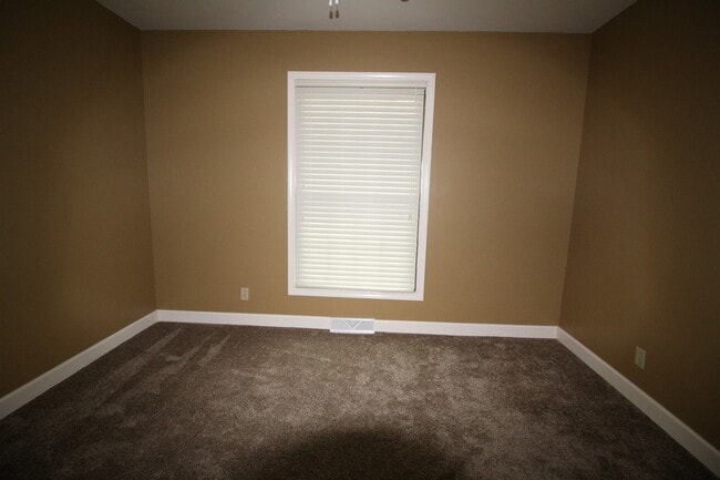 Photo - 133 Youngridge Dr