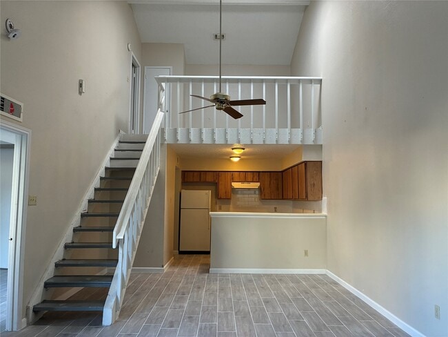 Building Photo - 11917 Bob White Dr Unit 881