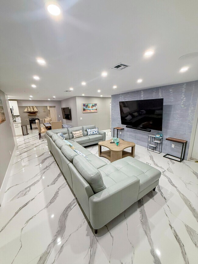 631 NW 39th St