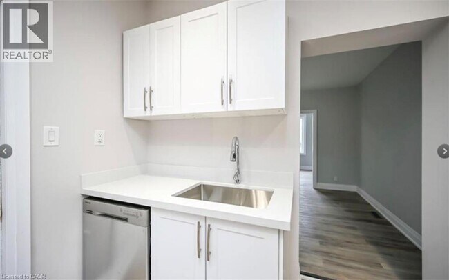Photo - 1024 Cannon St E