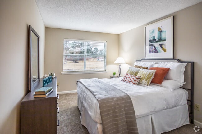 2 BR, 2 BA - Renovated - 1130 SF - Champions Hills at Windyke