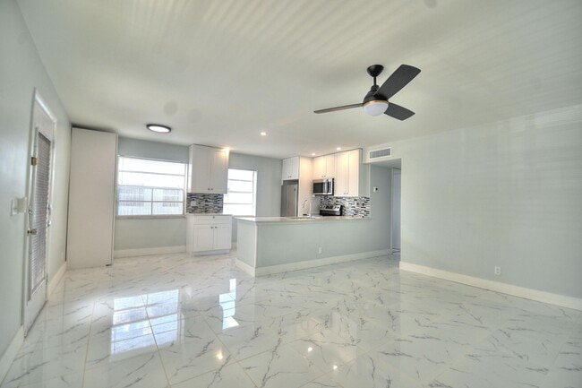 Photo - 137 Normandy Ln Unidad 137